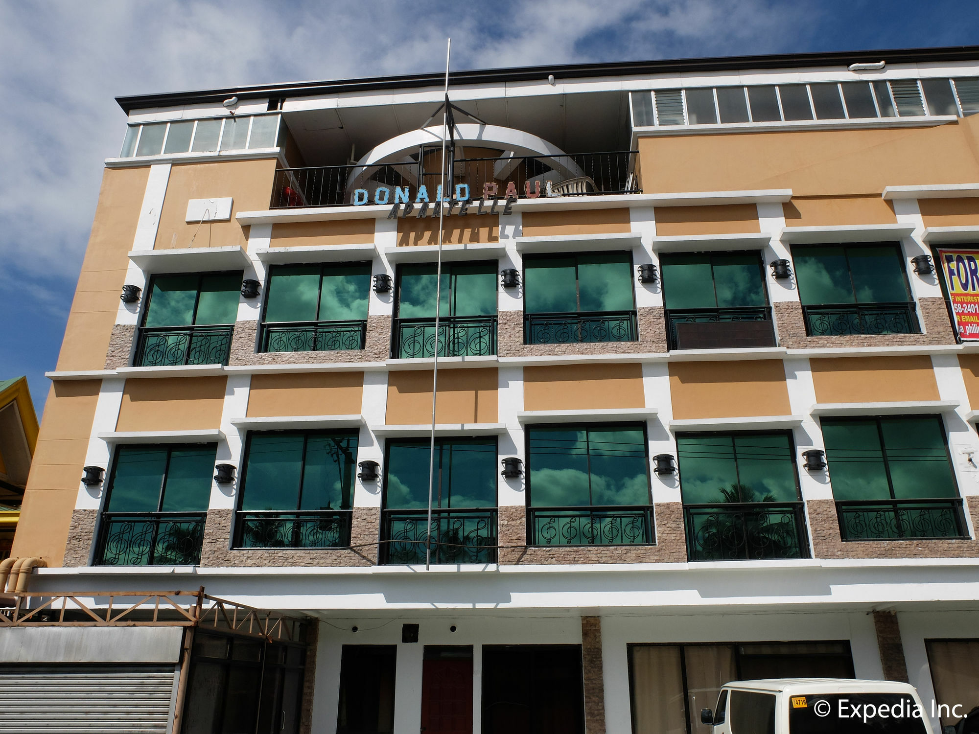 Donald Paul Apartelle Angeles Exterior photo