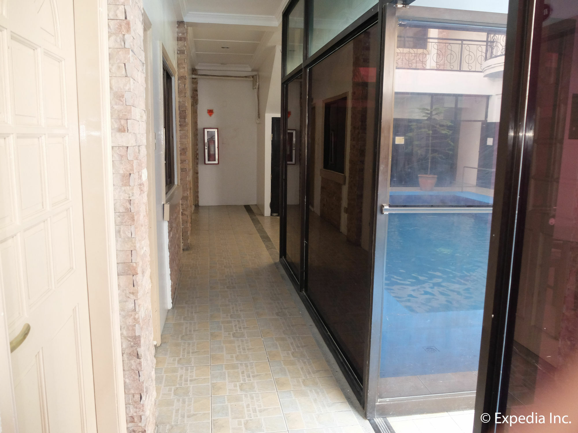 Donald Paul Apartelle Angeles Exterior photo