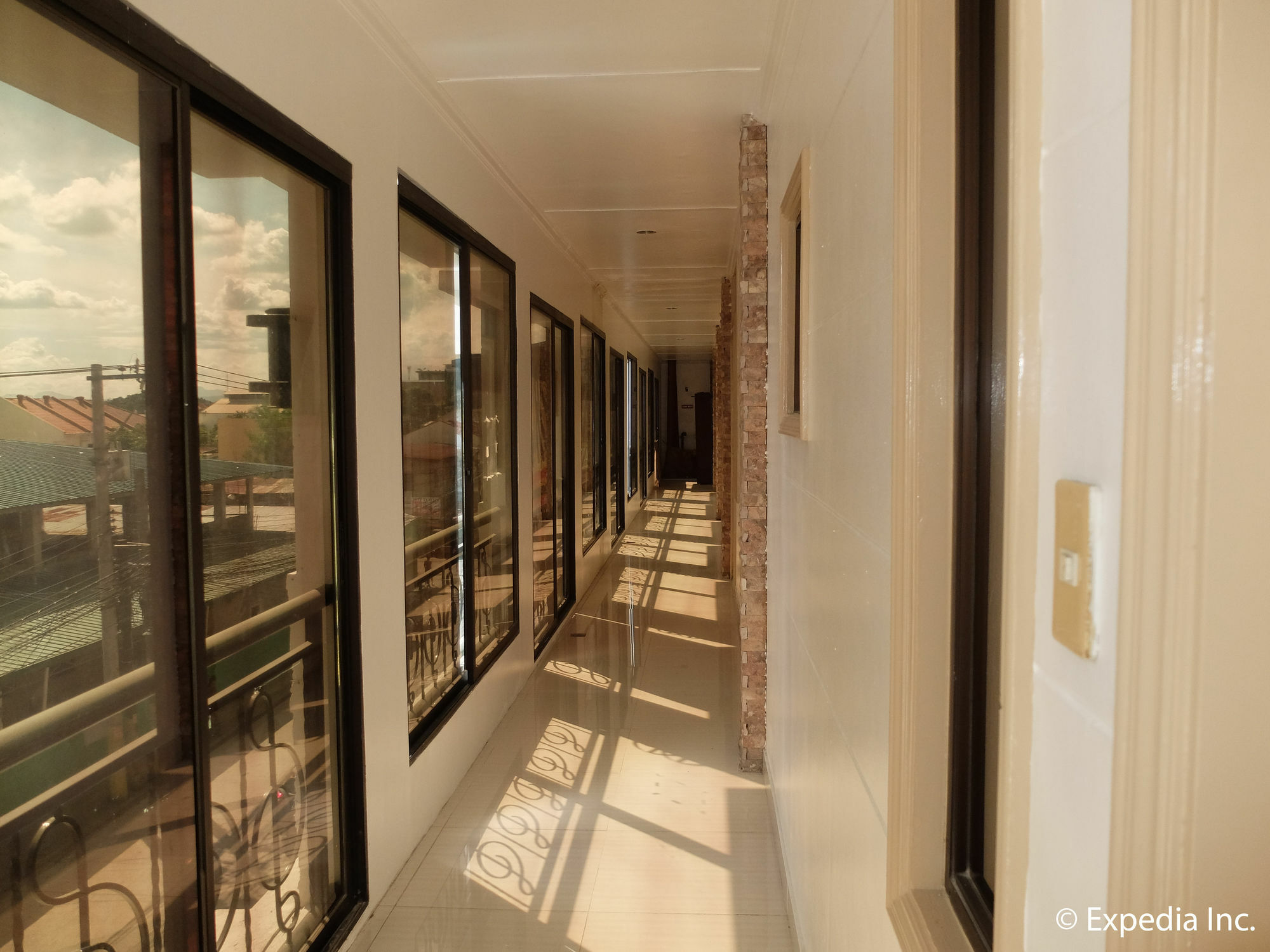 Donald Paul Apartelle Angeles Exterior photo