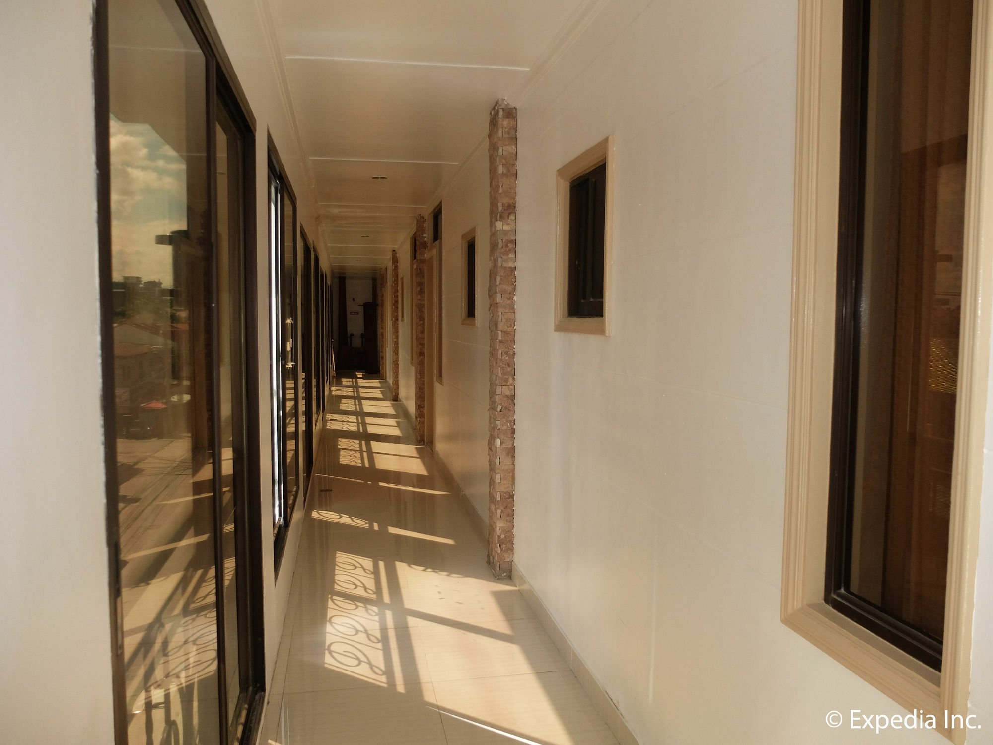 Donald Paul Apartelle Angeles Exterior photo